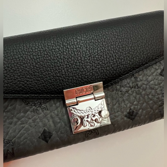 MCM • Brand new Tracy crossbody wallet in black leather visetos - Picture 3 of 8